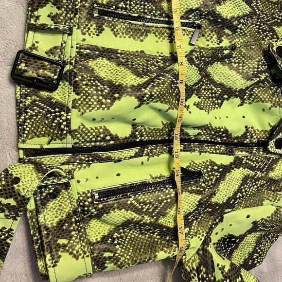BCBG - Melanie Lambskin Leather Cropped Jacket Green Python Print - M and L - Picture 11 of 13